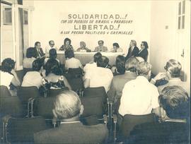 [Fotografía de reunión en solidaridad con el pueblo paraguayo y brasileño]